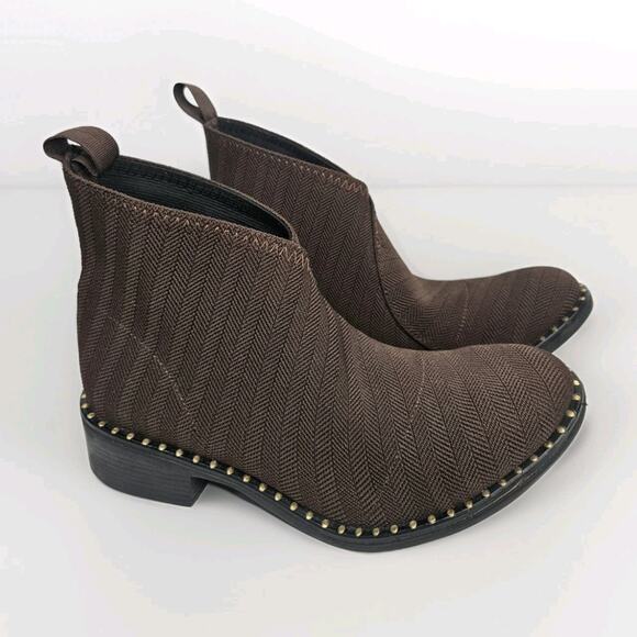 Charleston Shoe Company Slip On Ankle Boots Barcelona 9 Bootie Stretch V Front - Picture 1 of 8